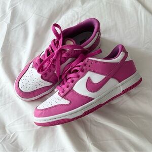 Nike dunk low in fuschia